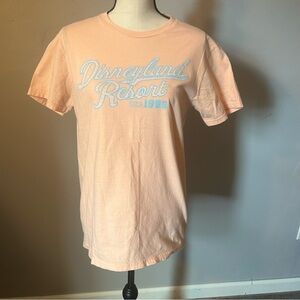 Disney Parks Disneyland Resort Tee Women’s M Peach w/ blue letter 100% cotton